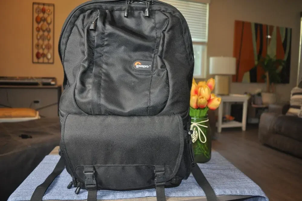 Lowepro Fastpack 200 DSLR Camera Backpack Padded Water Resistant Black